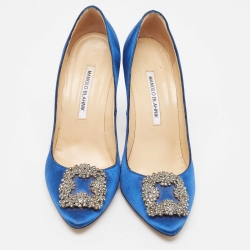 مملوكة مسبقًا Manolo Blahnik Blue Satin Hangisi Pumps Size 39