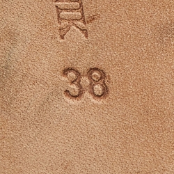 Pre Owned حذاء كعب عالي مانولو بلانيك هانغيسي ساتان مزخرف كريستال مقاس 38