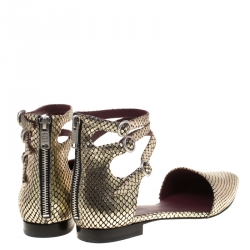 Pre Owned صندل مارك باي مارك جاكوبس فلات سيور كاحل مينتا جلد نقش ثعبان ذهبي ميتالك مقاس 38