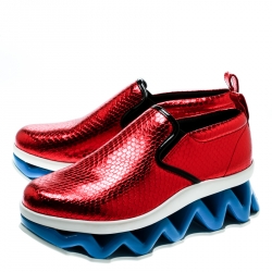 مملوكة مسبقًا Marc by Marc Jacobs Metallic Red Embossed Snakeskin Leather Ninja Wave Platform Slip On Sneakers Size 39