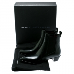 مملوكة مسبقًا حذاء بوت كاحل مارك جاكوبس مقدمة مدببة جلد أسود مقاس 36