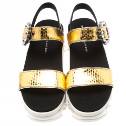 مملوكة مسبقًا Marc by Marc Jacobs Metallic Gold Embossed Snakeskin Leather Ninja Wave Platform Sandals Size 35