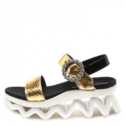 مملوكة مسبقًا Marc by Marc Jacobs Metallic Gold Embossed Snakeskin Leather Ninja Wave Platform Sandals Size 35