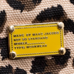 مملوكة مسبقًا حقيبة يد مارك باي مارك جاكوبس كانفاس طباعة فهد خضراء/ بنية