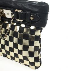 مملوكة مسبقًا Marc by Marc Jacobs Metal Check Wristlet Clutch