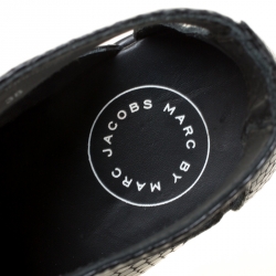 مملوكة مسبقًا صندل مارك باي مارك جاكوبس غلاديتور فلات جلد نقش ثعبان أسود مقاس 38