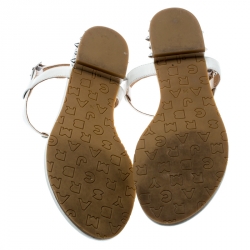 مملوكة مسبقًا Marc by Marc Jacobs White Leather Avrum Studded Thong Sandals Size 36