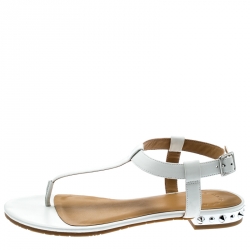 مملوكة مسبقًا Marc by Marc Jacobs White Leather Avrum Studded Thong Sandals Size 36
