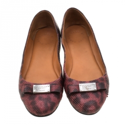 مملوكة مسبقًا حذاء فلات باليه مارك باي مارك جاكوبس شعار توكسيدو جلد نقش سحلية عنابي مقاس 38.5