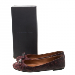 مملوكة مسبقًا حذاء فلات باليه مارك باي مارك جاكوبس شعار توكسيدو جلد نقش سحلية عنابي مقاس 38.5