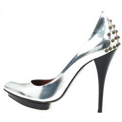 مملوكة مسبقًا McQ by Alexander McQueen Silver Studded Metallic Pointed Toe Pumps Size 41