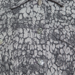 Pre Owned فستان إم سي كيو باي أليكساندر ماكوين دينم جاكار رصاصي نقشة الفهد بلا أكمام M