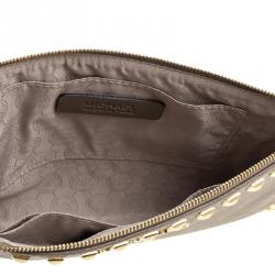 مملوكة مسبقًا Michael Kors Beige Leather Studded Clutch