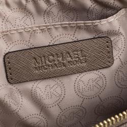 مملوكة مسبقًا Michael Kors Beige Leather Studded Clutch