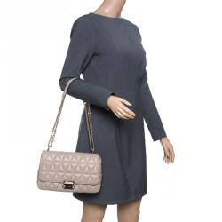 مملوكة مسبقًا حقيبة كتف مايكل كورس سلسلة مرصعة سلوان كبيرة جلد مبطنة بيج