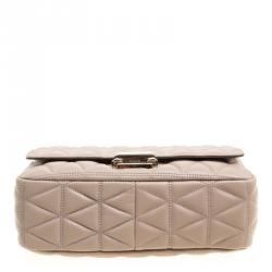 مملوكة مسبقًا حقيبة كتف مايكل كورس سلسلة مرصعة سلوان كبيرة جلد مبطنة بيج