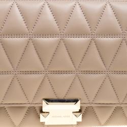 مملوكة مسبقًا حقيبة كتف مايكل كورس سلسلة مرصعة سلوان كبيرة جلد مبطنة بيج