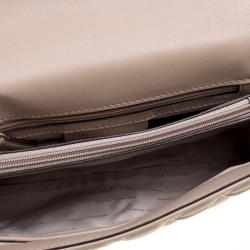 مملوكة مسبقًا حقيبة كتف مايكل كورس سلسلة مرصعة سلوان كبيرة جلد مبطنة بيج