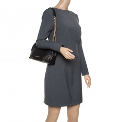 مملوكة مسبقًا حقيبة كتف مايكل كورس سلسلة مرصعة متوسطة جلد سوداء