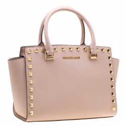 مملوكة مسبقًا حقيبة يد مايكل كورس مرصعة سلما جلد وردية فاتحة
