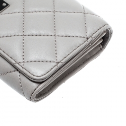 Pre Owned Micheal Kors Grey Quilted Leather Astrid Wallet