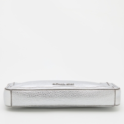 مملوكة مسبقًا Michael Kors Silver Leather Berkley Chain Clutch