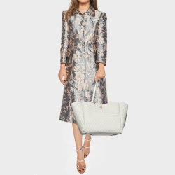 مملوكة مسبقًا Michael Kors Cream Signature Coated Canvas and Leather Freya Tote