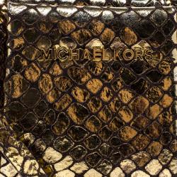 مملوكة مسبقًا حقيبة كتف مايكل كورس سويدي نقشة الثعبان ذهبي ميتاليك