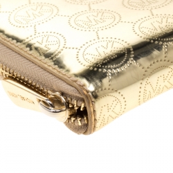 مملوكة مسبقًا Michael Kors Gold Patent Leather Jet Set Zip Around Wallet
