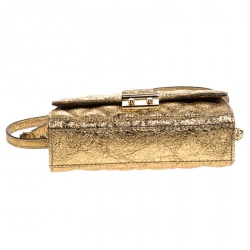 Pre Owned حقيبة كروس مايكل كورس جلد ذهبي ميتاليك مبطن