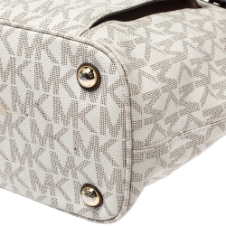 Pre Owned حقيبة مايكل مايكل كورس جيت سيت كانفاس مقوى بالشعار أوف وايت بجيب بكبسون