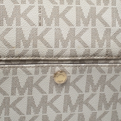 Pre Owned حقيبة مايكل مايكل كورس جيت سيت كانفاس مقوى بالشعار أوف وايت بجيب بكبسون