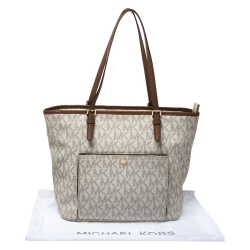 Pre Owned حقيبة مايكل مايكل كورس جيت سيت كانفاس مقوى ب الشعار أوف وايت بجيب بكبسون