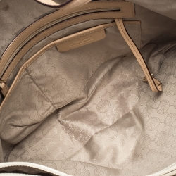 مملوكة مسبقًا حقيبة مايكل مايكل كورس جيت سيت إيست ويست كانفاس بالشعار أبيض/بيج وجلد