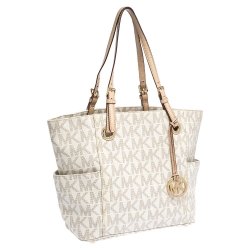 مملوكة مسبقًا حقيبة مايكل مايكل كورس جيت سيت إيست ويست كانفاس بالشعار أبيض/بيج وجلد