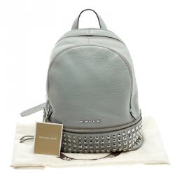 مملوكة مسبقًا حقيبة ظهر مايكل كورس جلد رصاصي صغيرة مرصعة