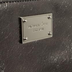 مملوكة مسبقًا MICHAEL Michael Kors Large Jet Set Crinkled Metallic Clutch