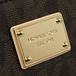 مملوكة مسبقًا MICHAEL Michael Kors Brown Monogram Large Wristlet