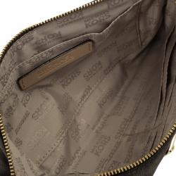 مملوكة مسبقًا MICHAEL Michael Kors Brown Monogram Large Wristlet