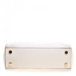 مملوكة مسبقًا  حقيبة مايكل كورس متوسطة جلد بيج فاتحة