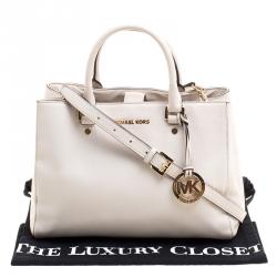 مملوكة مسبقًا  حقيبة مايكل كورس متوسطة جلد بيج فاتحة