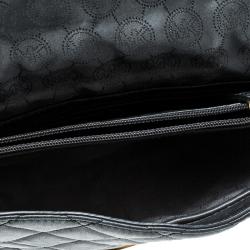 مملوكة مسبقًا حقيبة كتف مايكل كورس قلاب كارين كبيرة جلد مبطنة سوداء