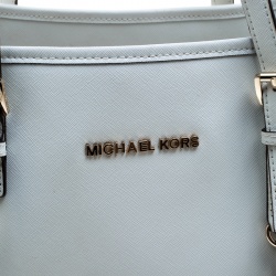 مملوكة مسبقًا حقيبة يد مايكل كورس جت ست ترافل جلد سافيانو بيضاء