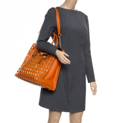 مملوكة مسبقًا Michael Michael Kors Orange Leather Large Studded Hamilton Tote