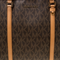 مملوكة مسبقًا حقيبة يد شوبر مايكل مايكل كورس كانفاس مقوى بنقوش شعار بنية