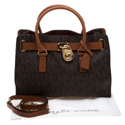مملوكة مسبقًا حقيبة يد مايكل مايكل كورس هاميلتون كبيرة جلد شعار بنية