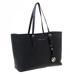 مملوكة مسبقًا حقيبة يد مايكل مايكل كورس ترافل جت ست جلد سافيانو سوداء