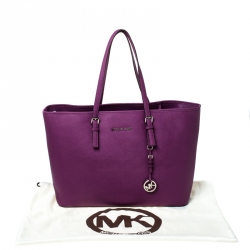 مملوكة مسبقًا حقيبة يد مايكل مايكل كورس ترافل جت ست جلد سافيانو بنفسيجة