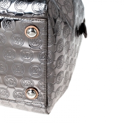 مملوكة مسبقًا حقيبة مايكل مايكل كورس غريسون جلد شهير عاكسة فضية ميتالك