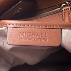 مملوكة مسبقًا حقيبة كتف مايكل مايكل كورس أربطة كانفاس مقوى شهيرة بنية